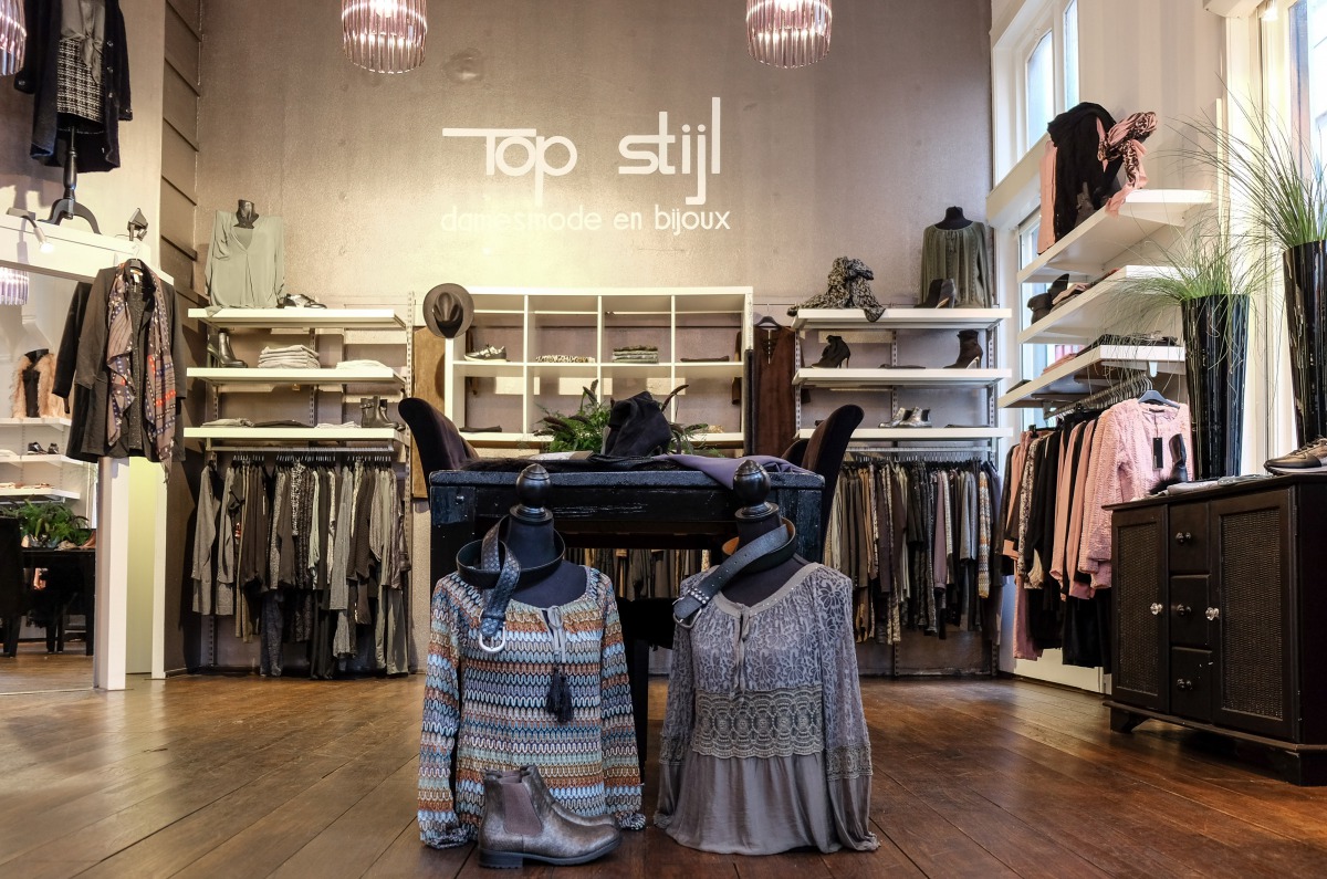 Kleding en accessoires in de boetiek